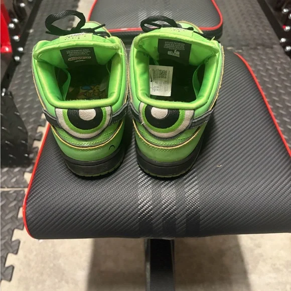 Nike Dunks Powerpuff Sneakers - Picture 4 of 4